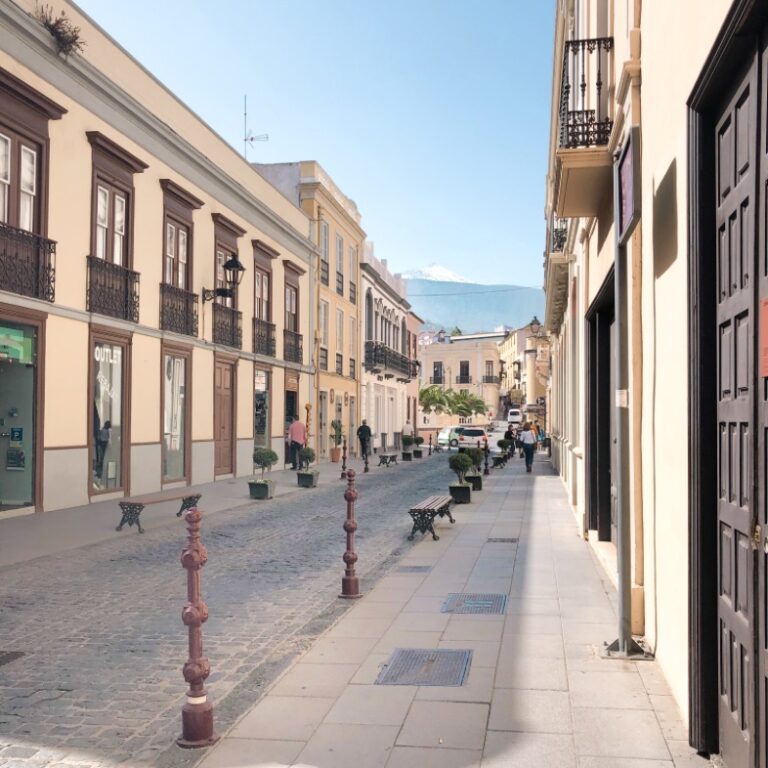 Street view a view of Mount Teide in La Orotava