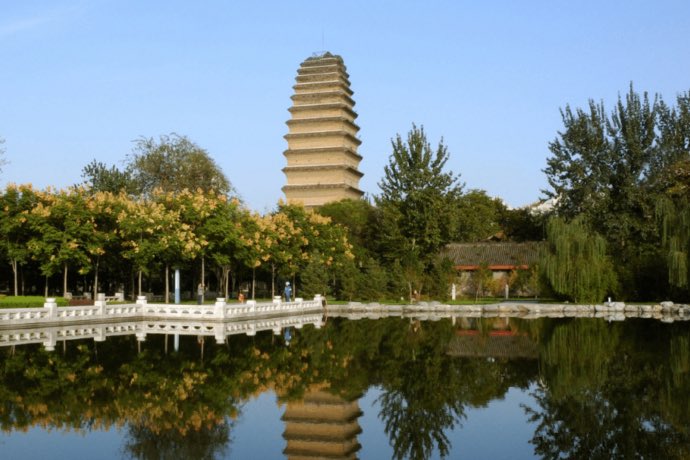 Small Wild Goose Pagoda with the lake